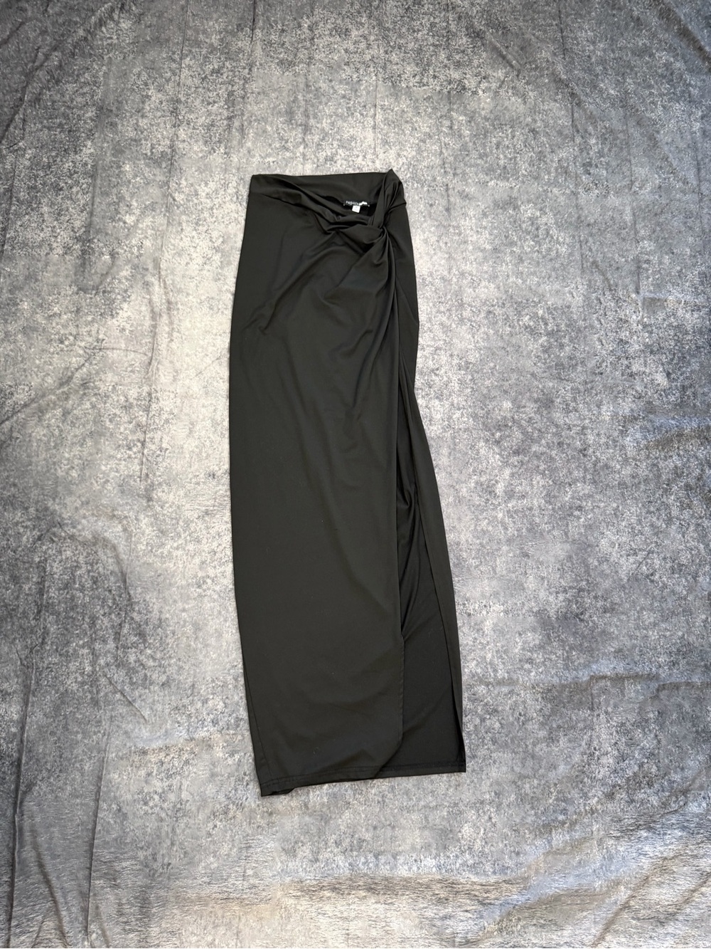 Fashion Nova Black Twist-Detail Maxi Skirt